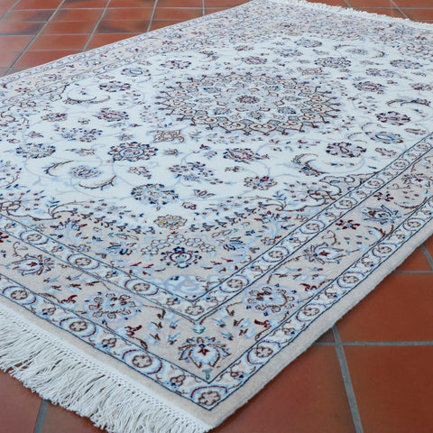 Fine handmade Oriental Nain rug - CB306301