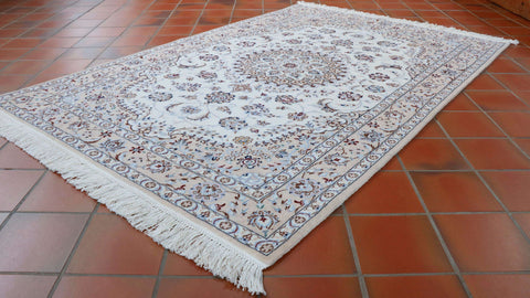 Fine handmade Oriental Nain rug - CB306301